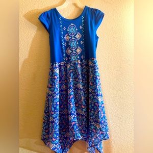 Pretty girl’s dress. 10-12